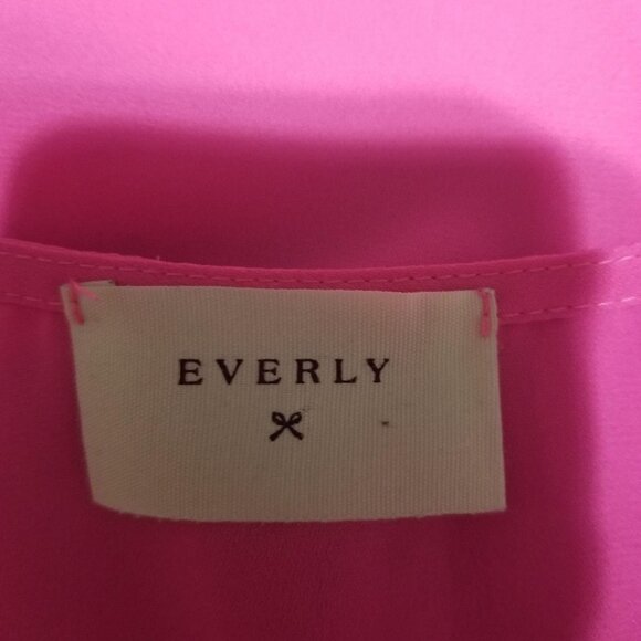 Everly Hot Pink Sleeveless Blouse Top With Button Detail Small 100% Polyester Wo - Picture 4 of 5